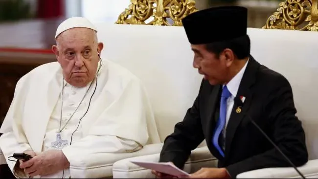 Prabowo Utus Jokowi Hadiri Pemakaman Paus Fransiskus: Sebuah Momen Diplomatik Bersejarah