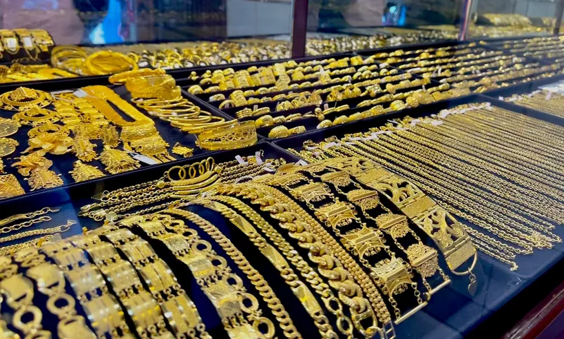 Investasi Emas: Pilih Batangan atau Perhiasan? Ini Perbandingan Lengkapnya!