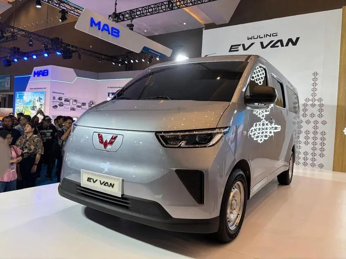 Wuling EV Van Siap Ramaikan Pasar Mobil Listrik Indonesia: Debut di PEVS 2025