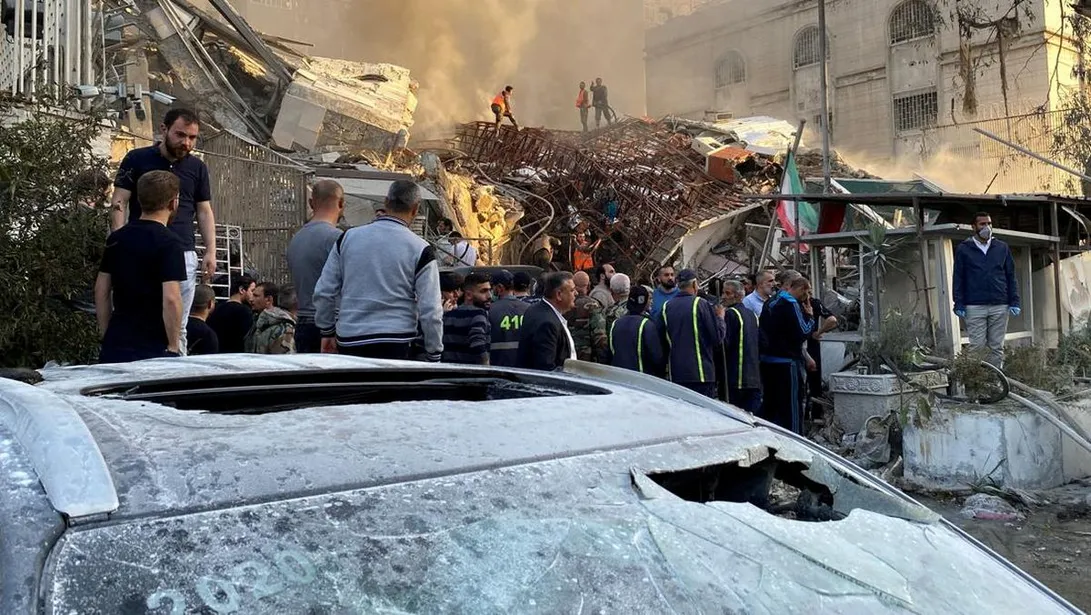 Israel Bombardir Damaskus Dekat Istana Presiden Suriah: Pesan Keras untuk Rezim Baru