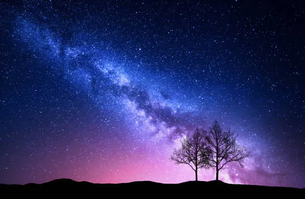 Astronom Temukan Awan Molekular Raksasa Eos Bersinar dalam Gelap