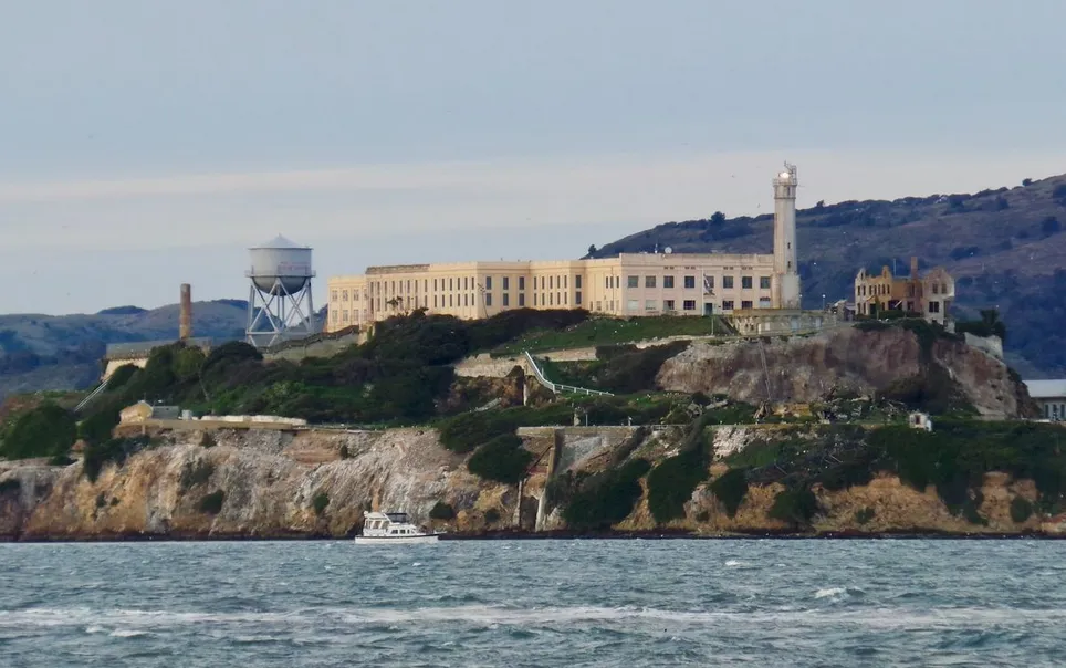 Trump Perintahkan Buka Kembali Penjara Alcatraz untuk Penjahat Paling Kejam di AS