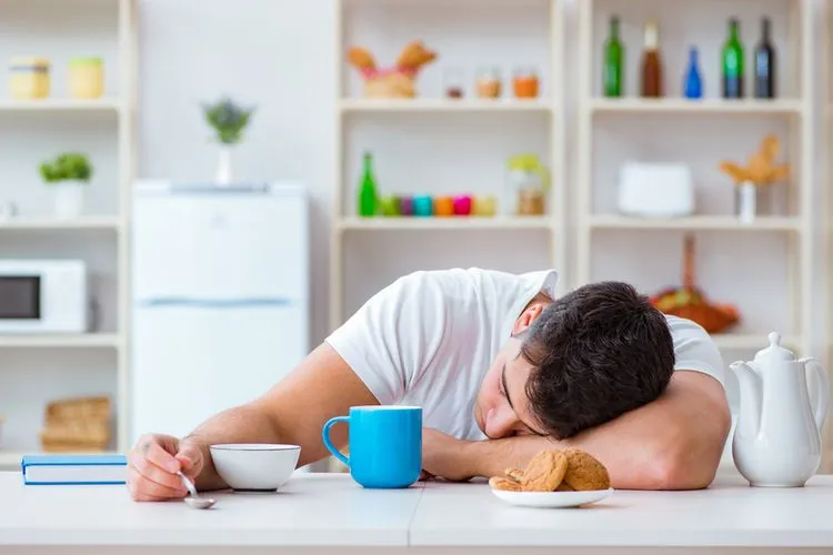 Mitos atau Fakta: Tidur Setelah Makan Picu Diabetes? Dokter Ungkap Kebenarannya