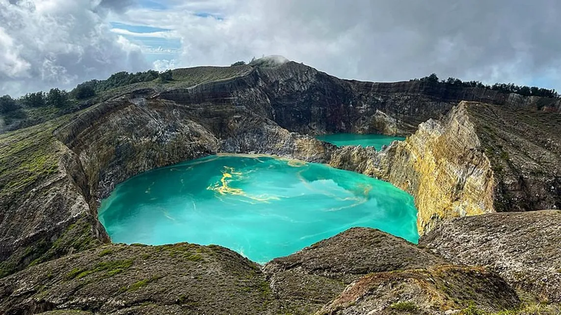 Pesona Tersembunyi: 7 Danau Kawah Paling Memukau di Dunia, Dominasi Keindahan Alam Indonesia dan Misteri Tiga Warna!