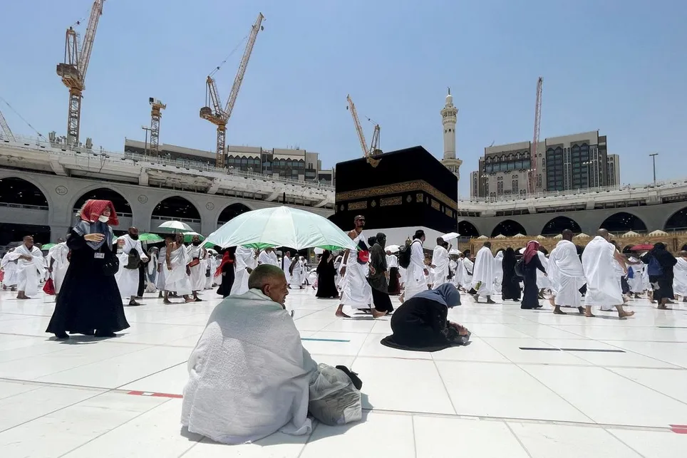 Haji Furoda Vs Haji Plus: Panduan Lengkap Perbedaan Biaya, Visa, dan Kepastian Berangkat Haji Tanpa Antre!