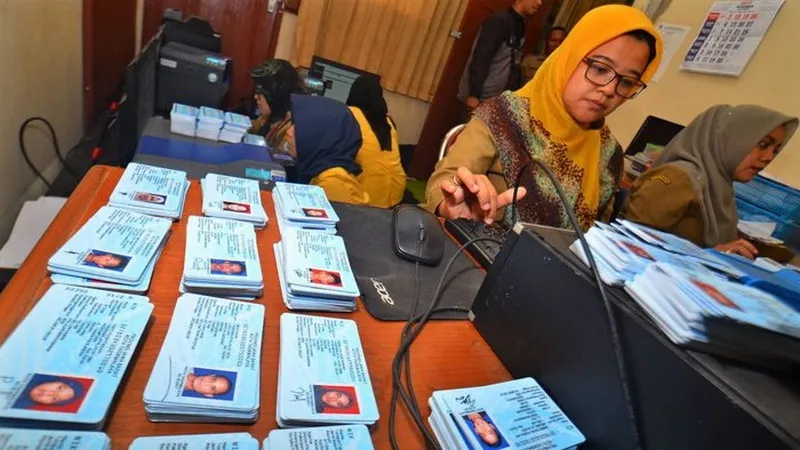 Sulitkah Mendaftar Bansos Online Tanpa KTP Elektronik? Ini Penjelasan Lengkap dan Alternatifnya