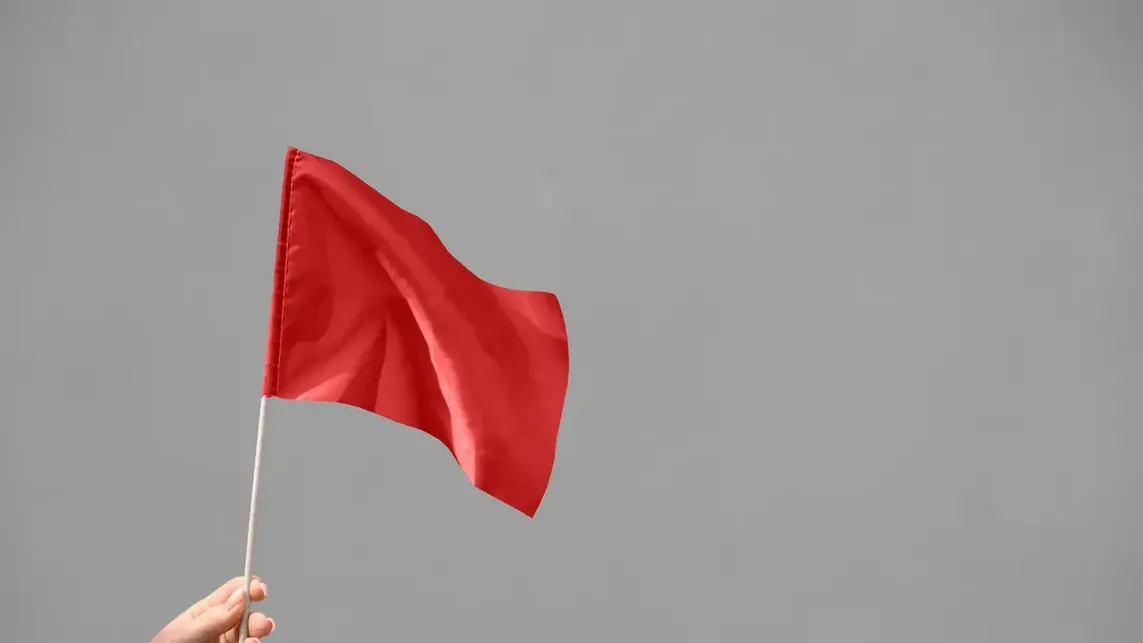 Memahami Arti Red Flag dalam Hubungan: Kenali Tanda Bahaya Sejak Dini!