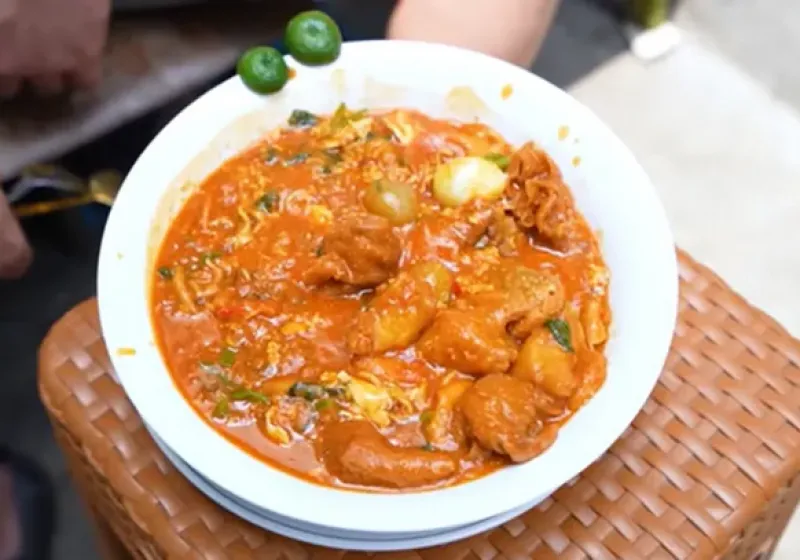 4 Warung Seblak Viral di Bandung dengan Topping Komplit dan Rasa Pedas Menggoda