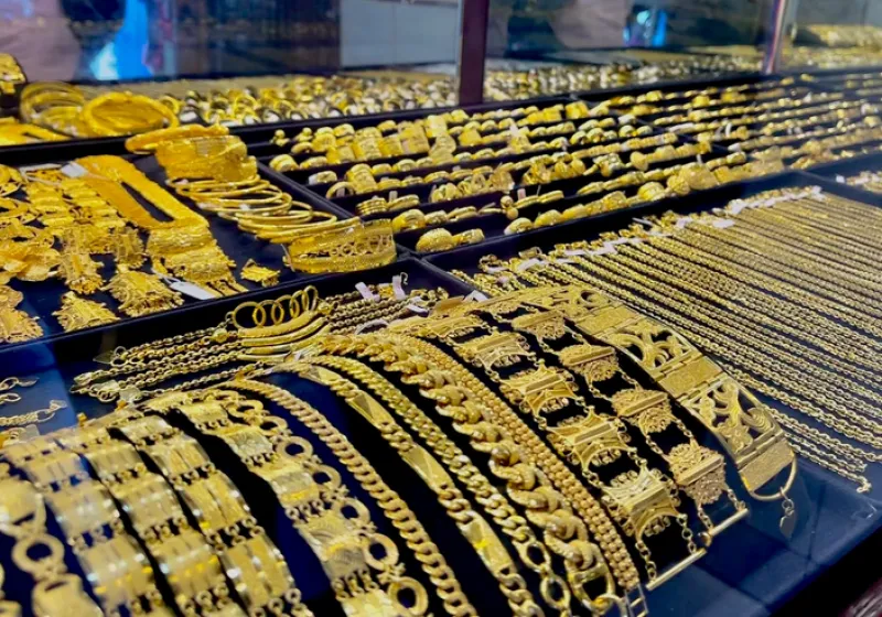 Investasi Emas: Pilih Batangan atau Perhiasan? Ini Perbandingan Lengkapnya!