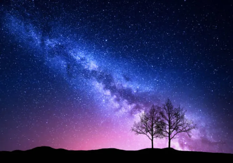 Astronom Temukan Awan Molekular Raksasa Eos Bersinar dalam Gelap