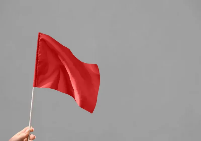 Memahami Arti Red Flag dalam Hubungan: Kenali Tanda Bahaya Sejak Dini!
