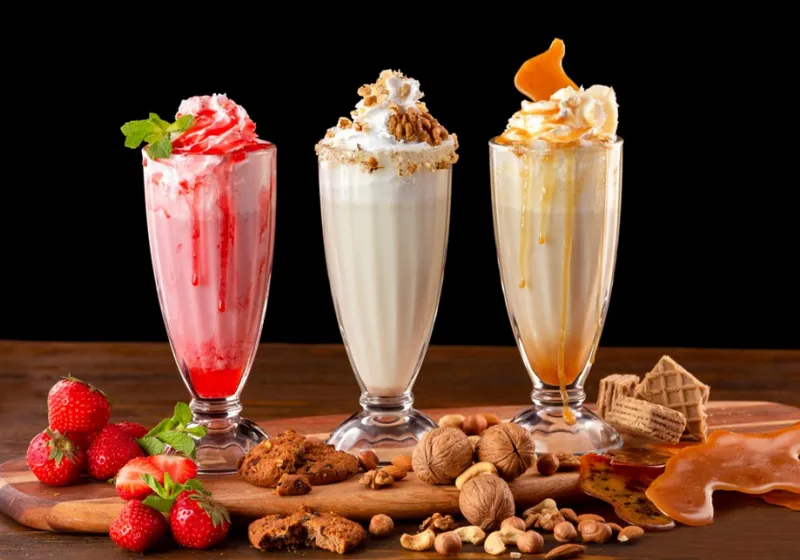10 Rekomendasi Menu Makanan &amp; Minuman di Kafe yang Wajib Dicoba Saat Nongkrong Tahun 2025
